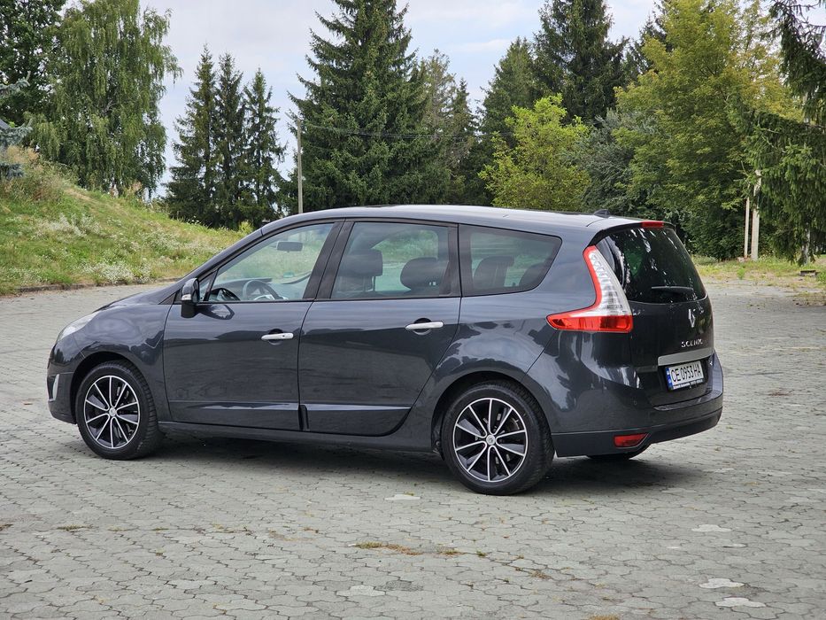 Renault scenic.