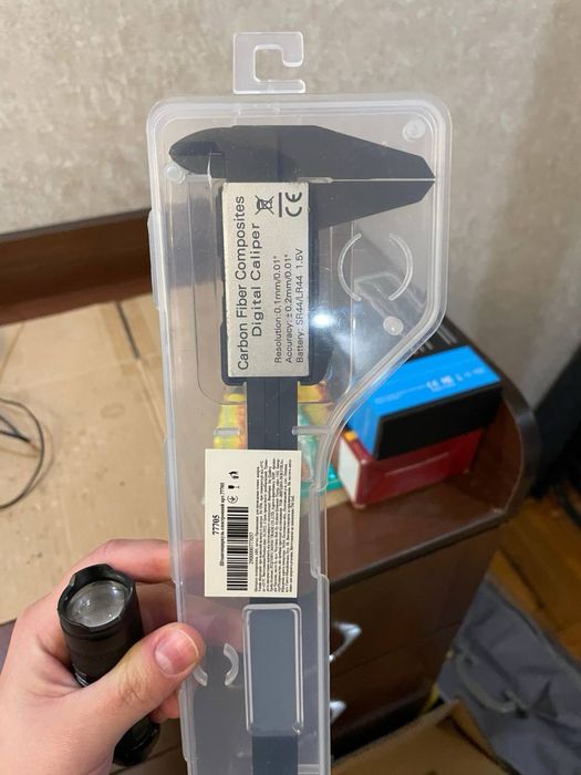 Електронний штангенциркуль 150 мм з карбону