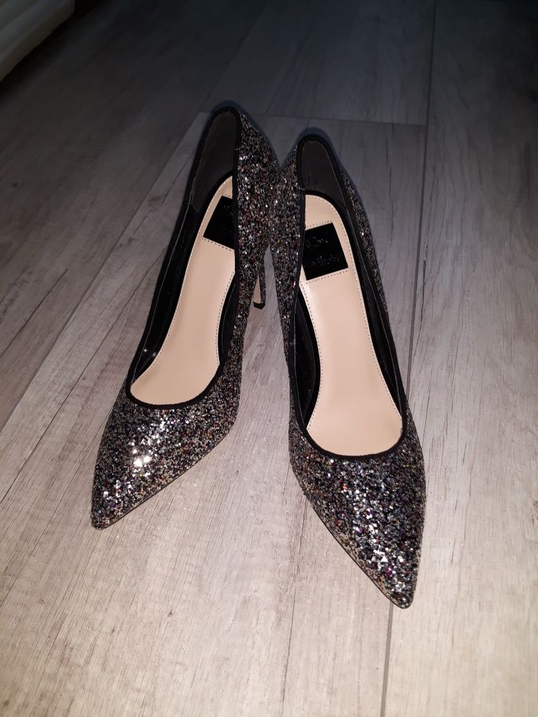 Buty damskie na szpilce Miss Serfigie rozm 40 Nowe