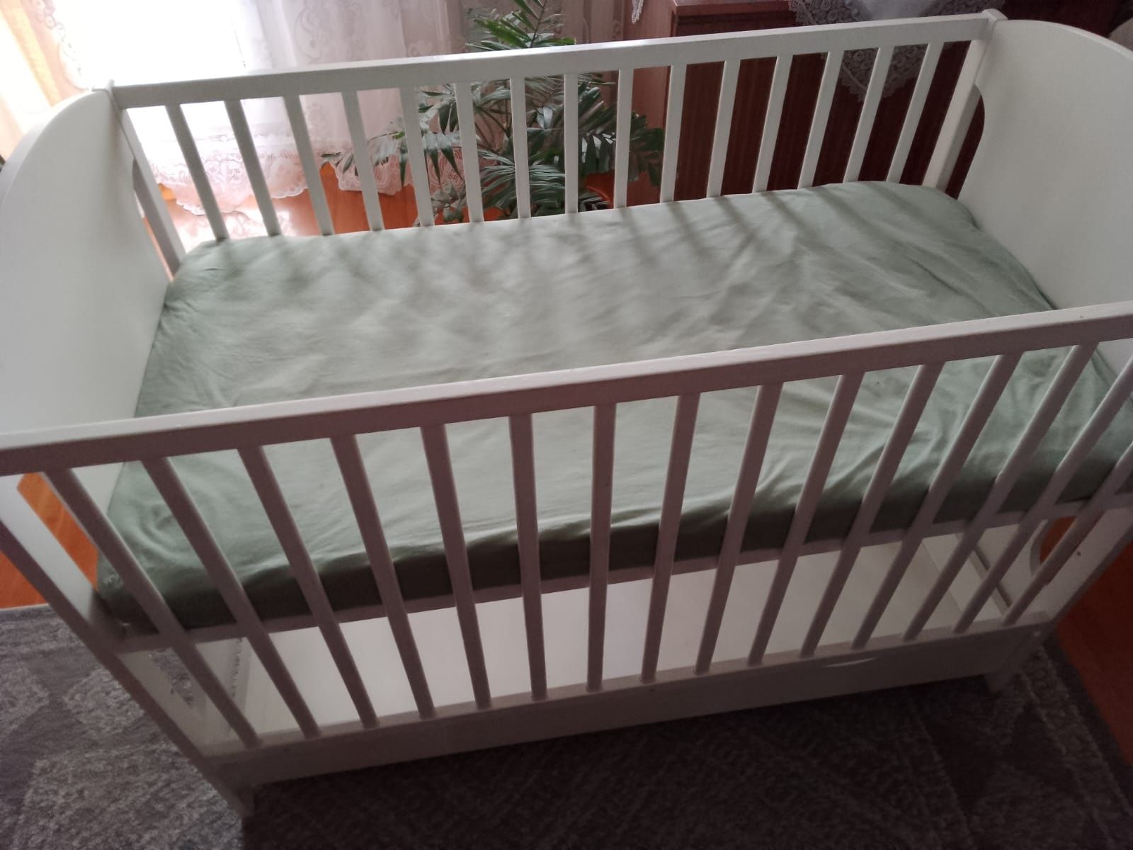Łóżeczko dla niemowlaka drewniane białe