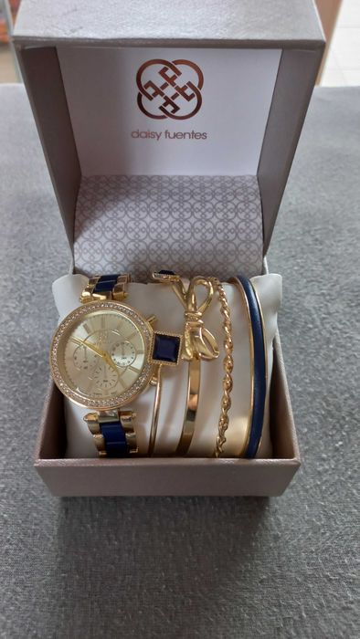 Daisy Fuentes złoty zegarek z cyrkoniami i bransoletki, niebieski