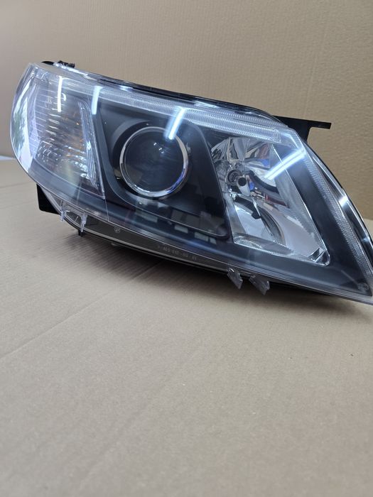 Lampa Prawa Przednia Saab 93 2009 rok XENON EU