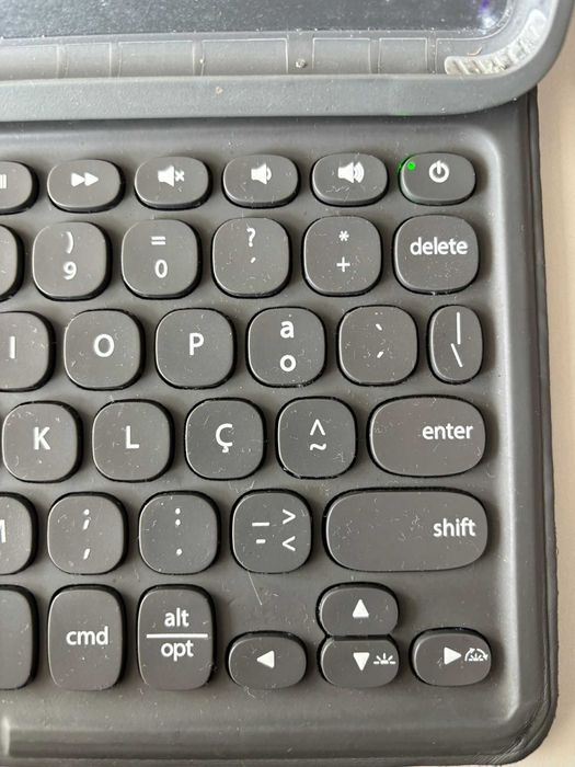 Capa teclado bluetooth ZAGG Pro Keys para iPad