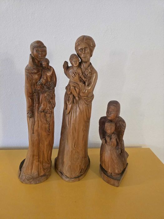 Estatuetas de madeira