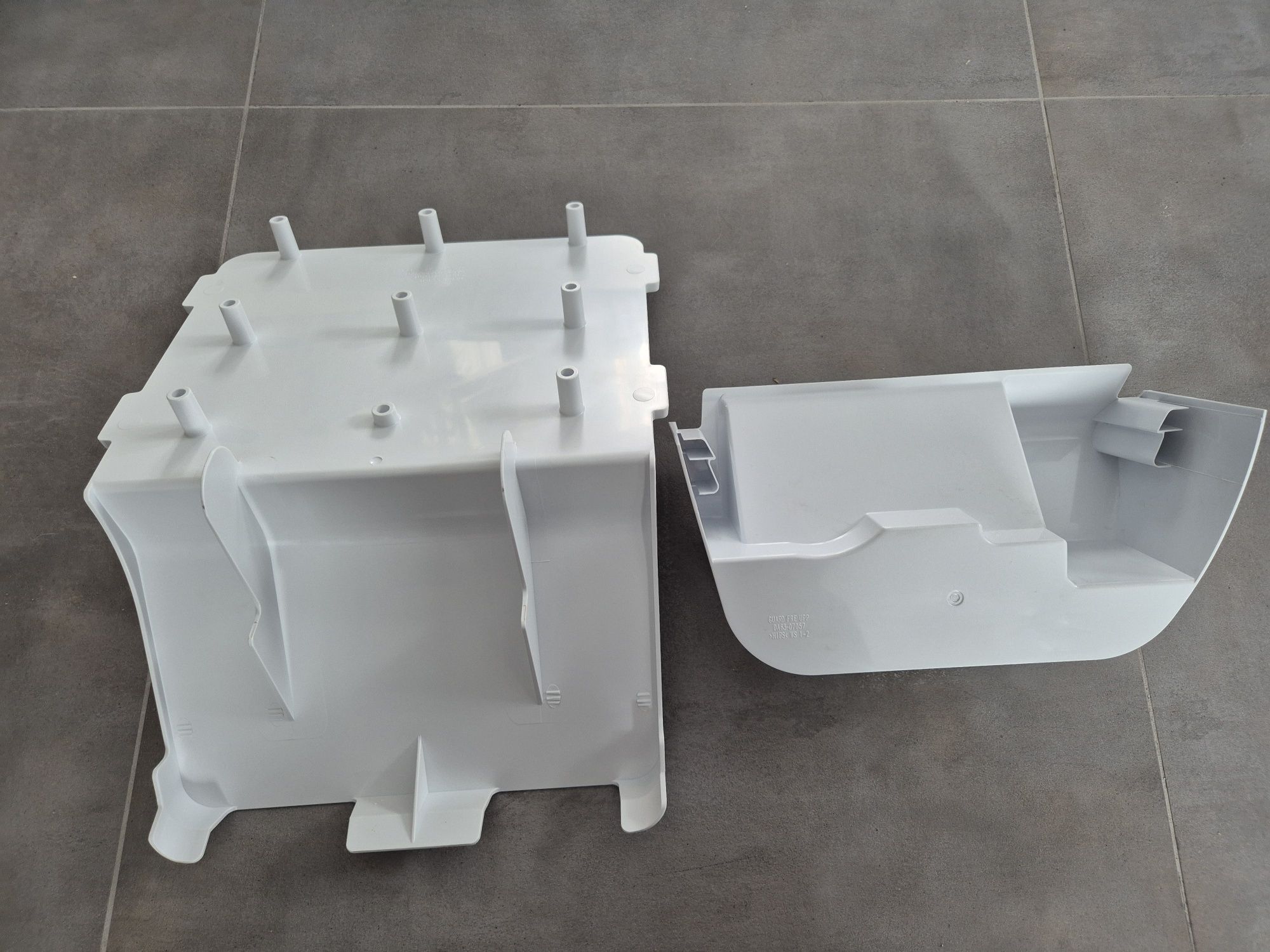 dwie półki do lodówko zamrażarki side by side Samsung RS7687FHCBCL
Pół