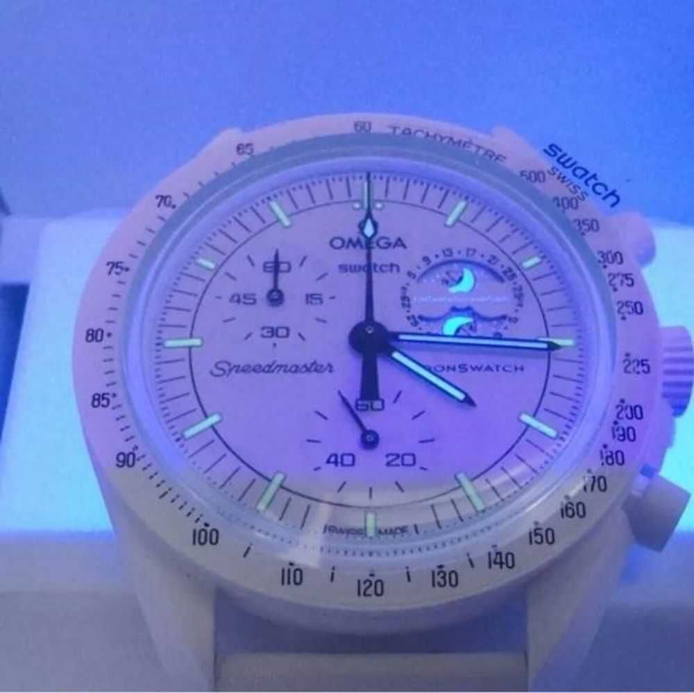 Omega x Swatch Snoopy: Limitowany SO33W700 Moonphase