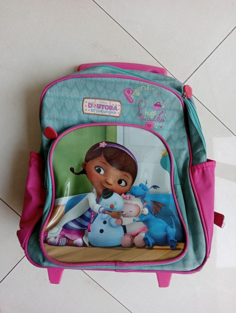 Mochila doutora brinquedos e trolls