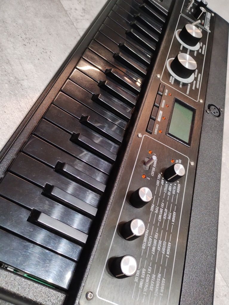 Korg Microkorg XL+ syntezator