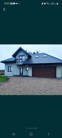Sprzedaż domu jednorodzinnego w Regnowie powierzchnia 187 m2.