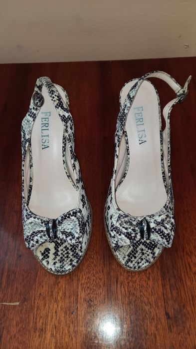 Божоніжки на невеличкому каблучку