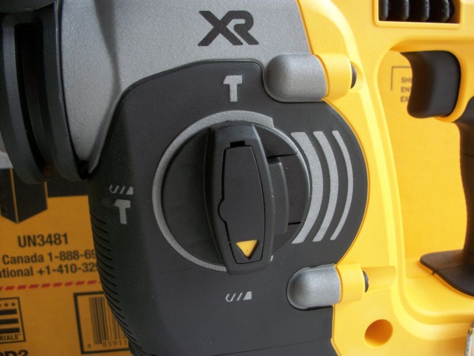 Бесщеточный аккумуляторный перфоратор DeWalt DCH273B 20V MAX