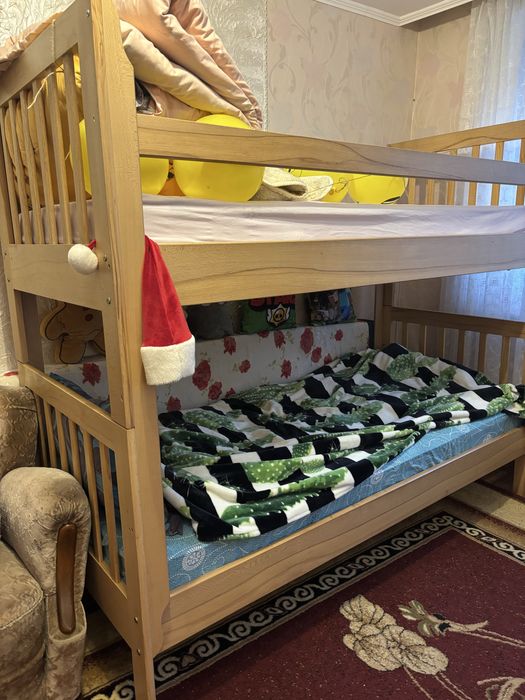 Ліжко двухярусне деревяне