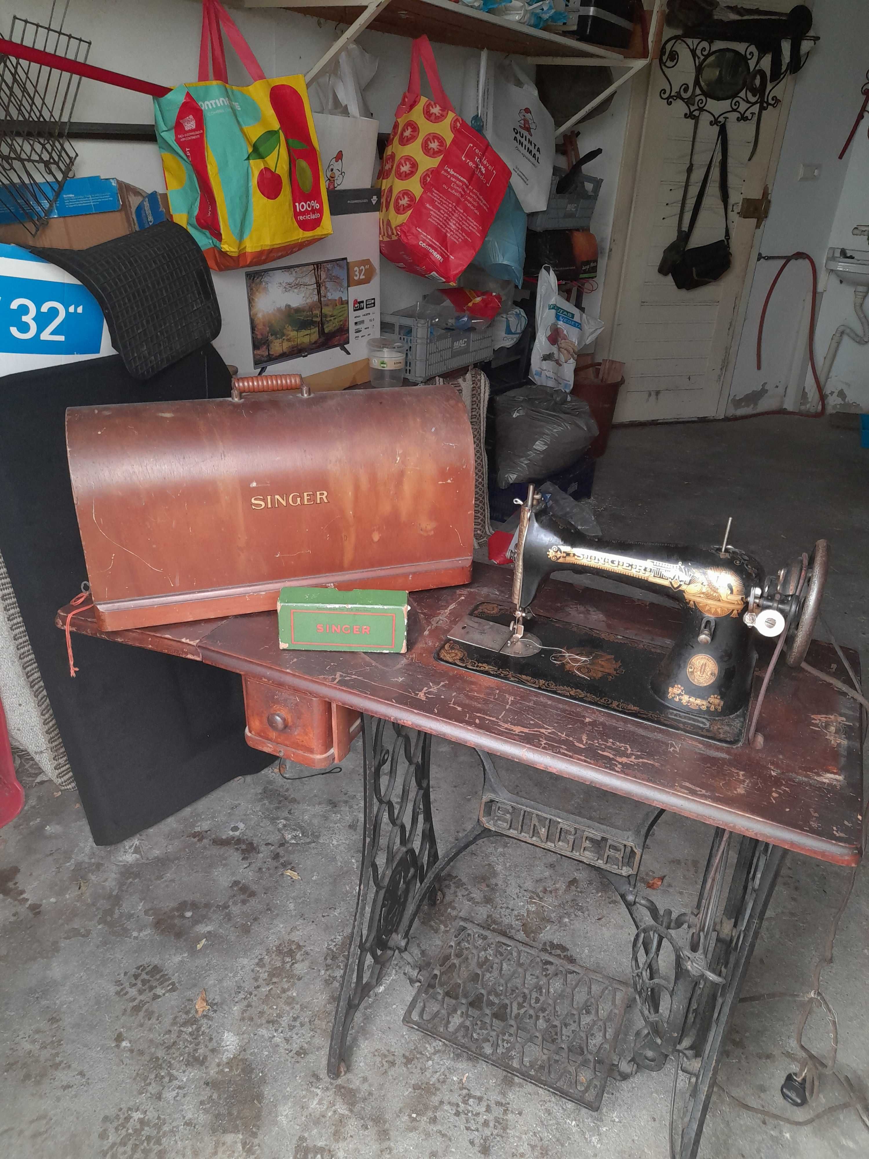 Máquina costura singer antiga