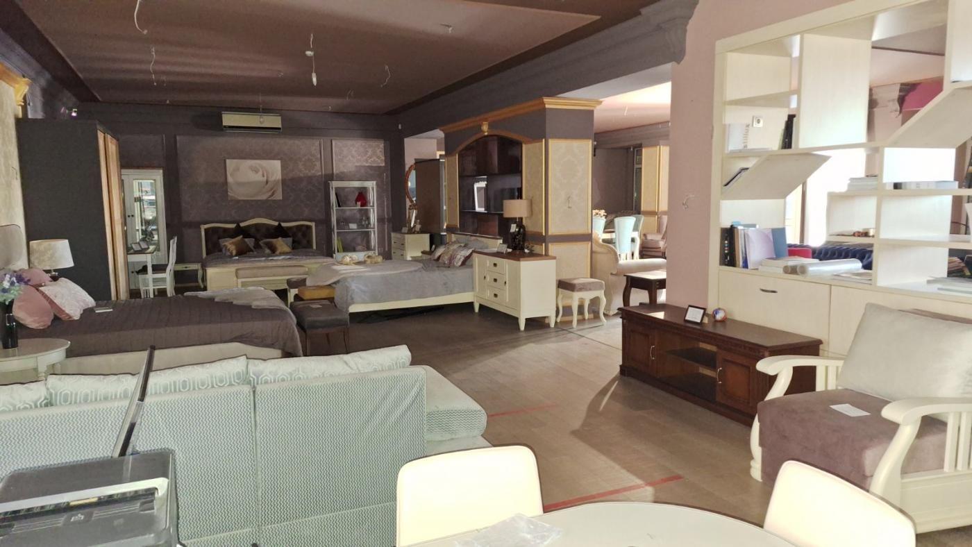Оренда магазину - showroom, центр міста, вул. Перемоги. Ціна знижена!