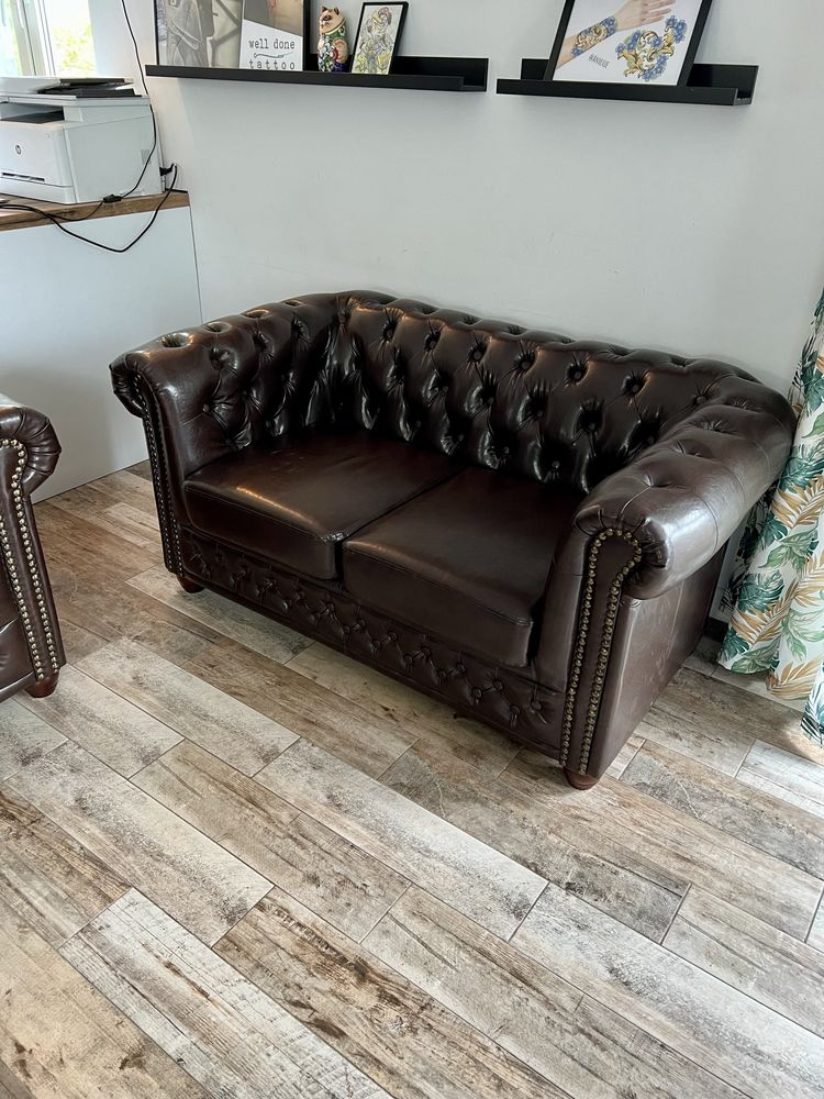 Sofa dwuosobowa Chesterfield ekoskóra