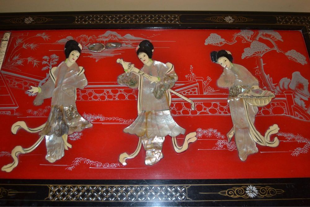Arca chinesa em laca vermelha