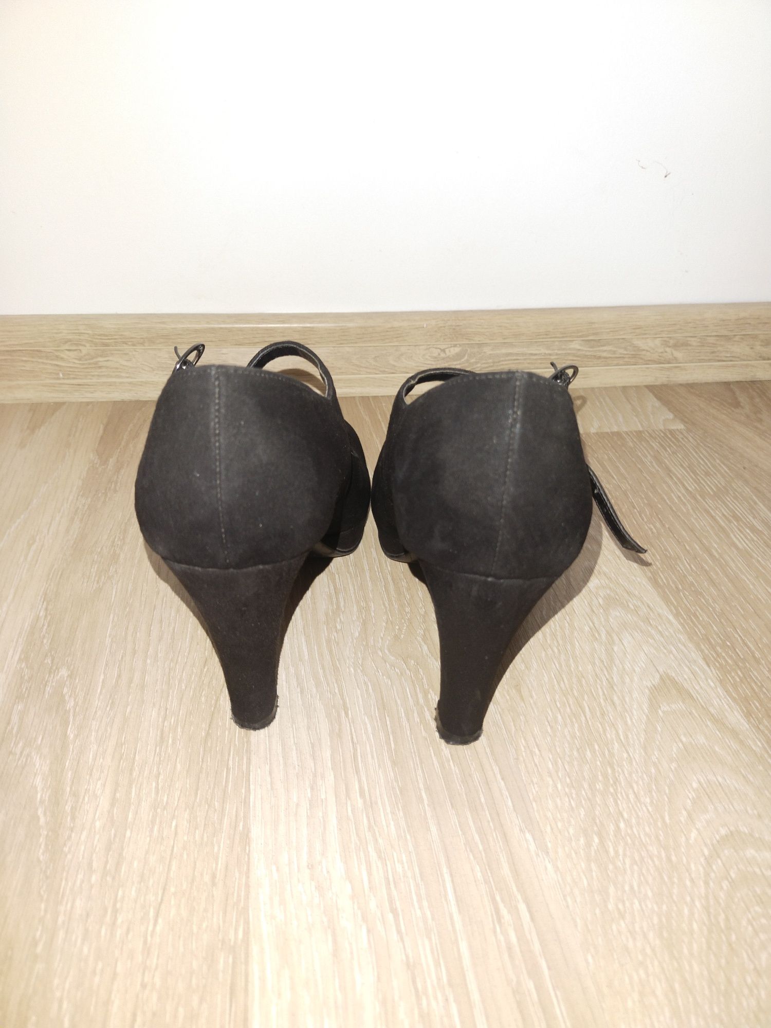 Buty na obcasie czarne