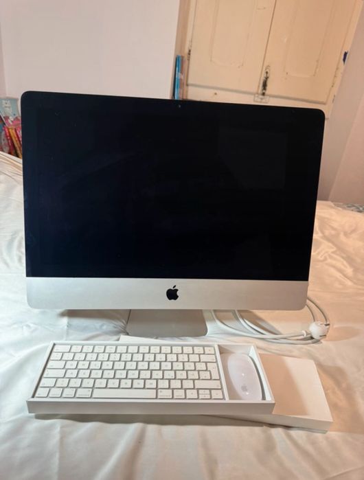 iMac Apple 21.5-inch, 2017 prateado