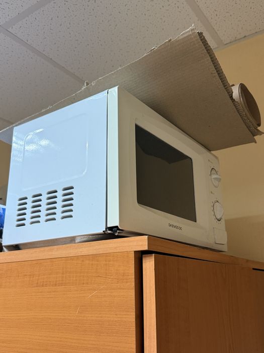 Мікрохвильовка  б/у все працює