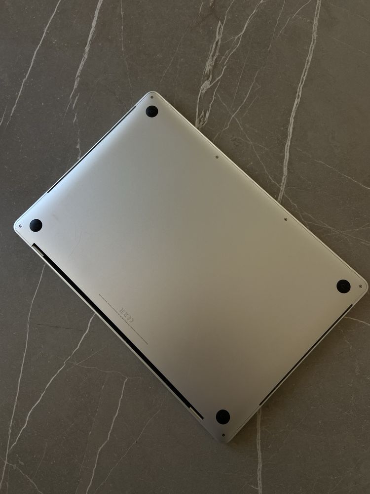 MacBook Pro 2019 i7