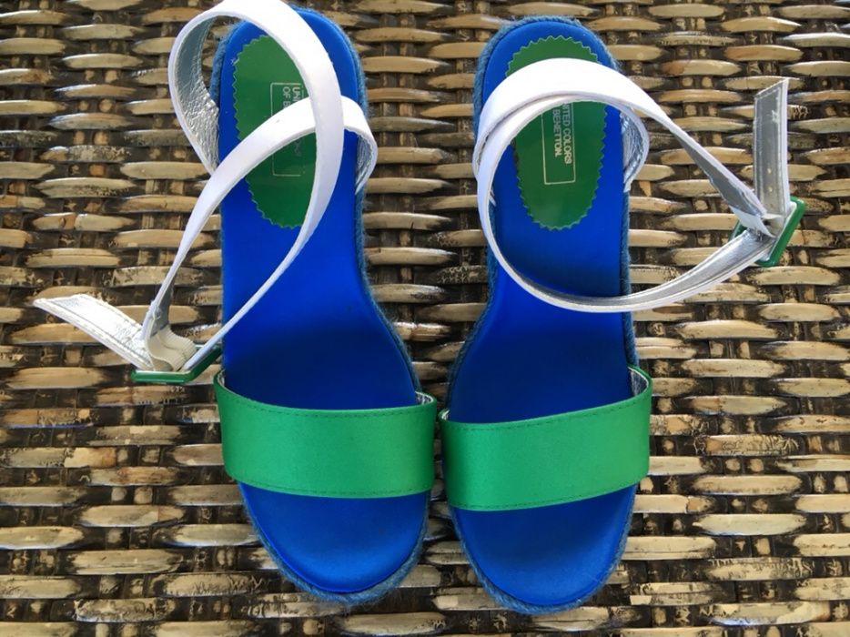 Sandálias/Sapatos salto alto azuis e verdes, marca Benetton - NOVOS