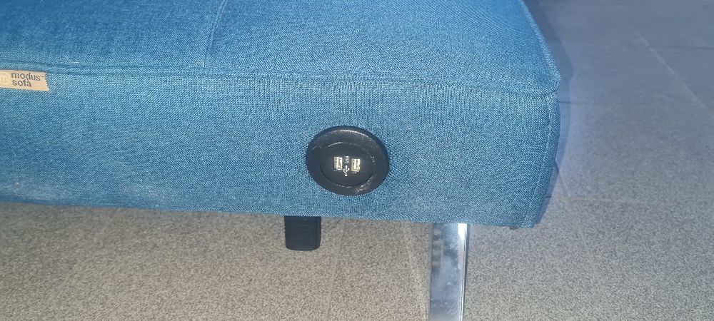 Sofá cama em óptimo estado com entrada USB