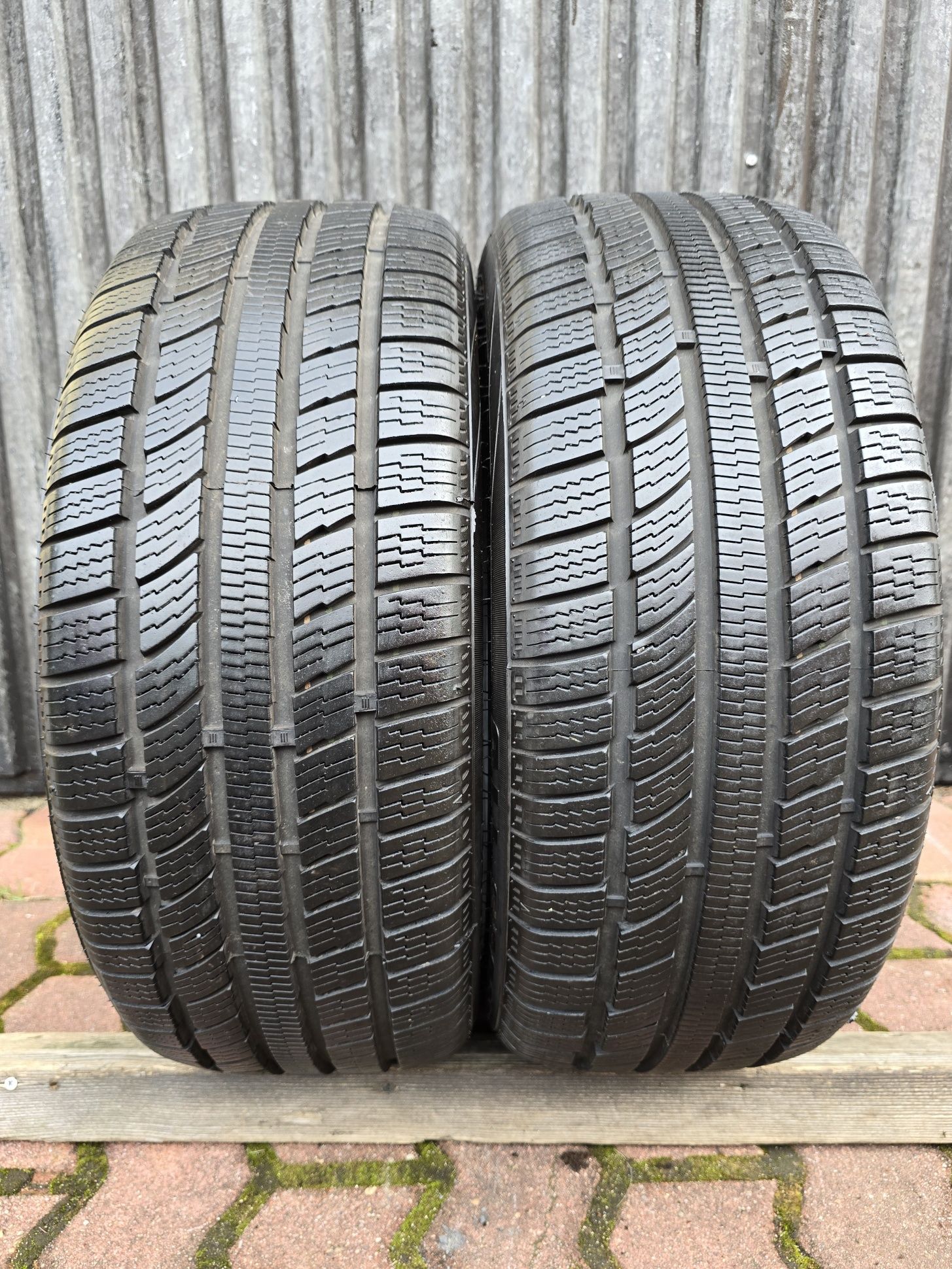 Para opon całorocznych 205/45R16 87V Torque TQ025 ALL SEASON