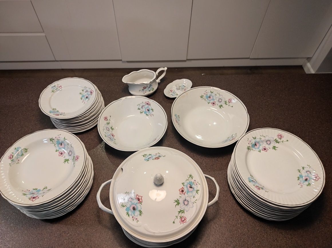 Porcelana Włocławek z lat 70/80 Serwis na 12 osób kompletny