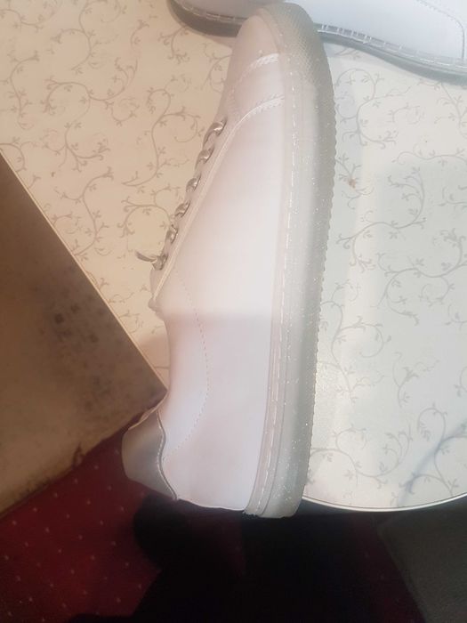 Gracekand білі б/у мокасини шкіряні.