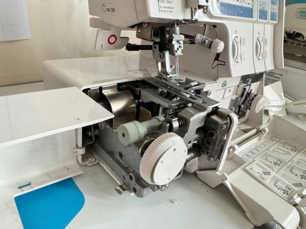 Коверлок Janome 1200d Professional