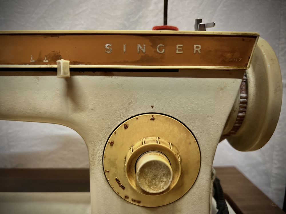 Máquina de Costura Singer c/ móvel