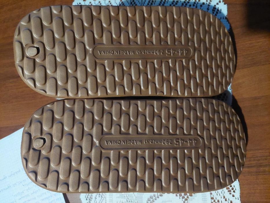 Nowe super ciepłe kapcie r42 długość wewnątrz 27cm,gruba podeszwa,lekk