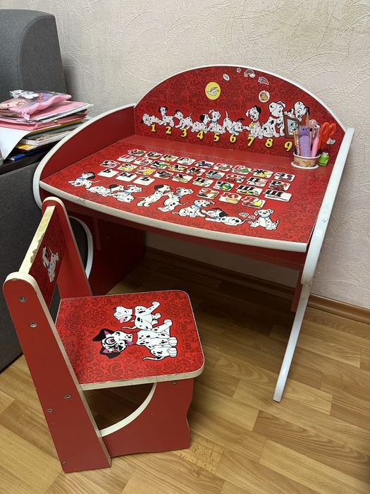 Парта дитяча.