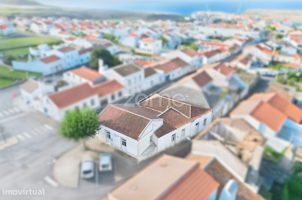 Moradia T4, Possibilidade de divisão em 3 Apartamentos, Vila do Porto