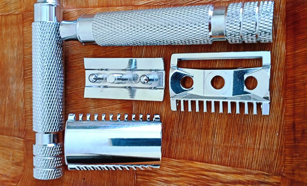 Бритвенный прибор.