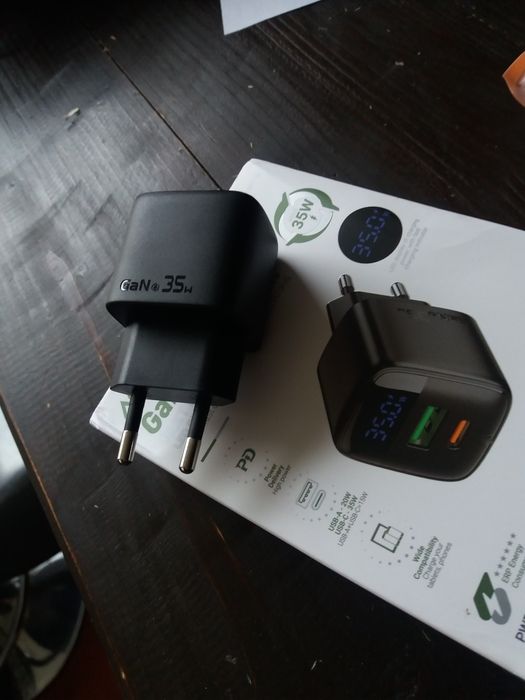 Зарядка для телефону.