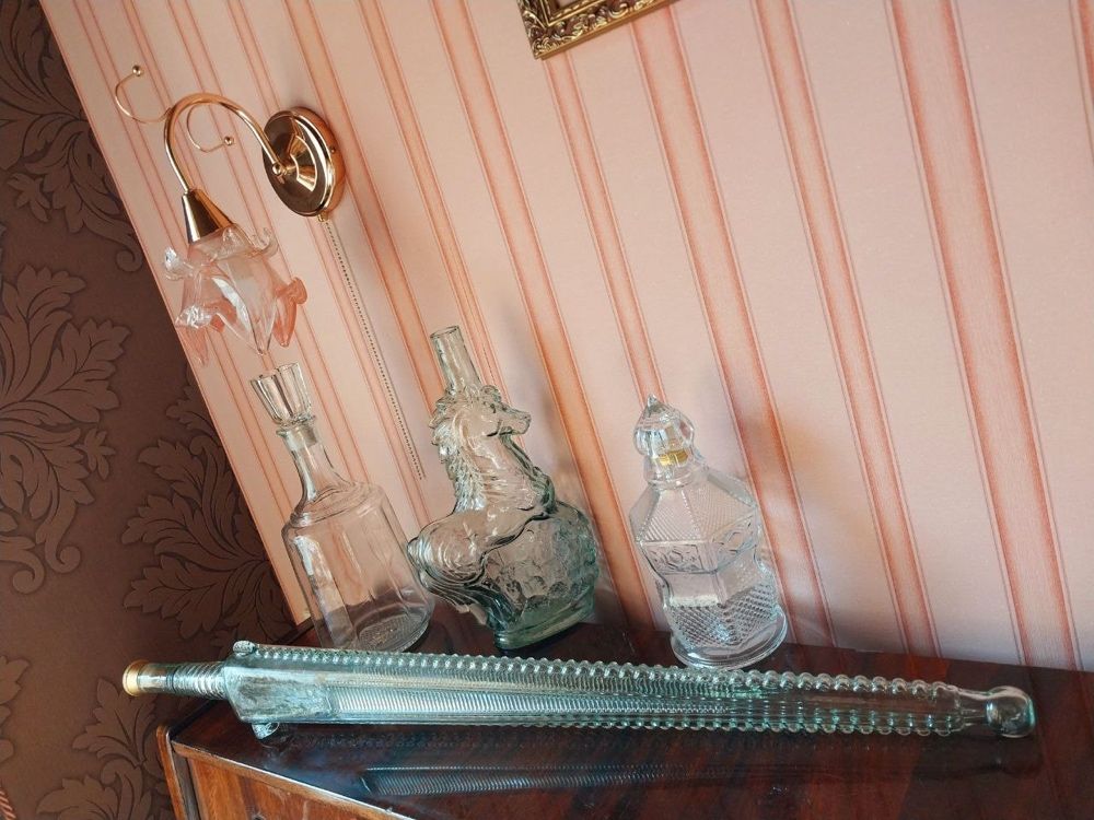 Бутылки стеклянные фигурные художественные на подарок и для сервировки