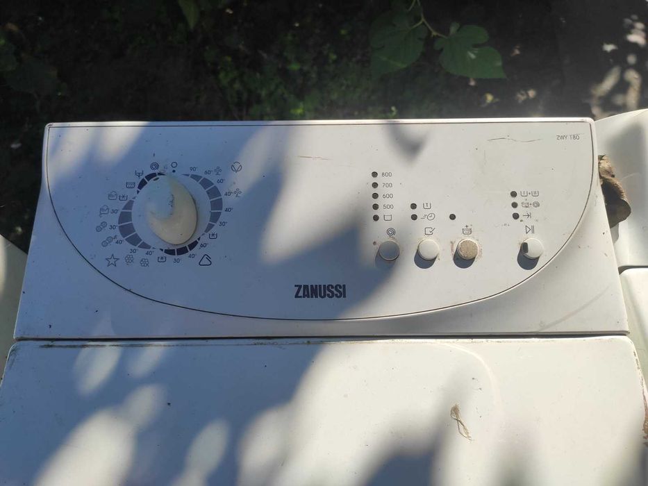 Продам по запчастям стиральную машину Zanussi.
