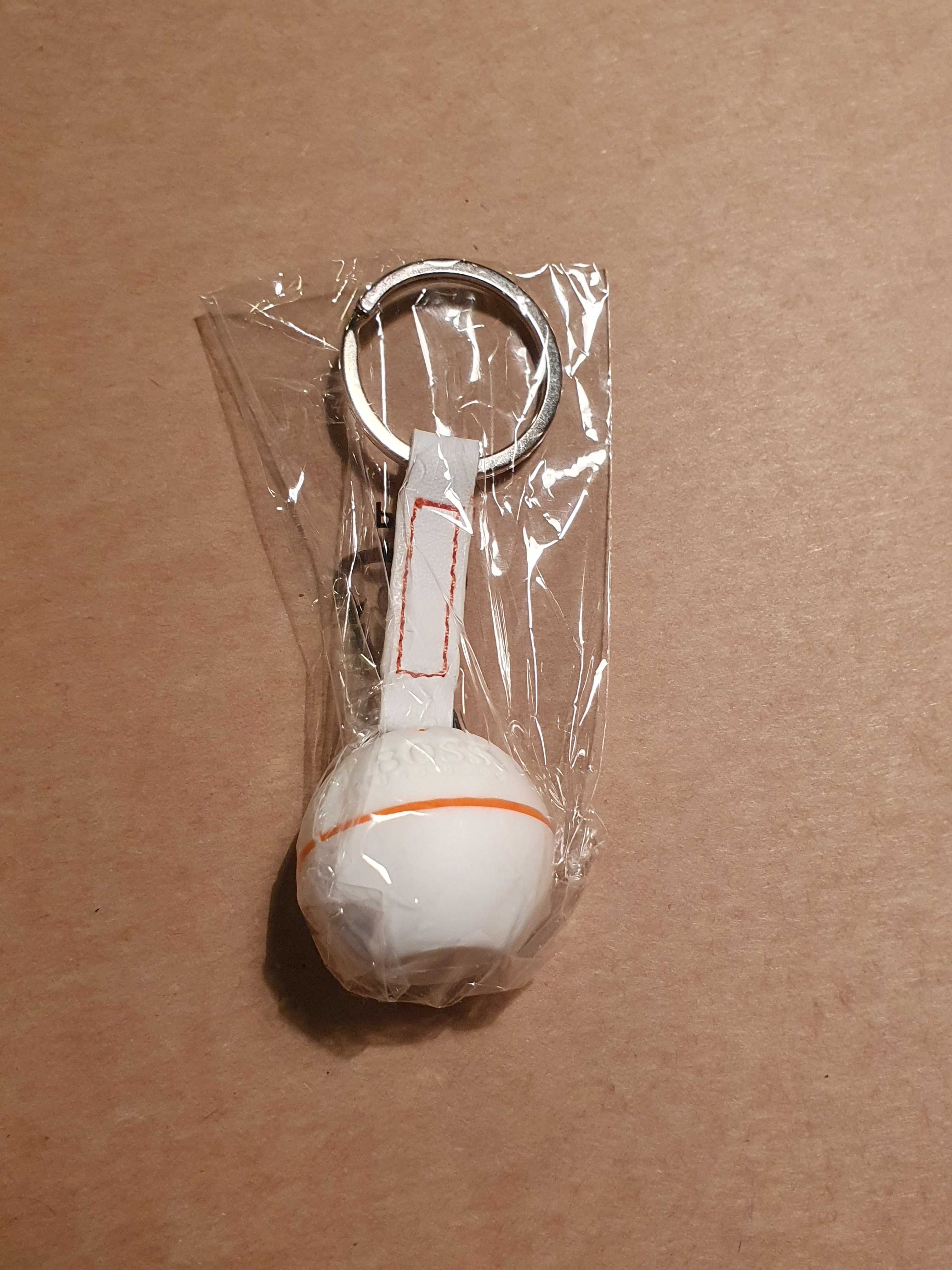 Brelok Hugo Boss biała piłeczka