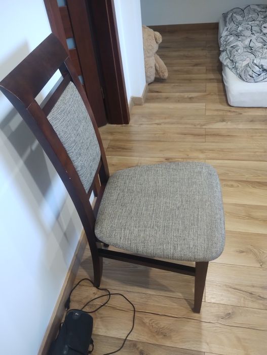 Komplet krzesel do jadalni