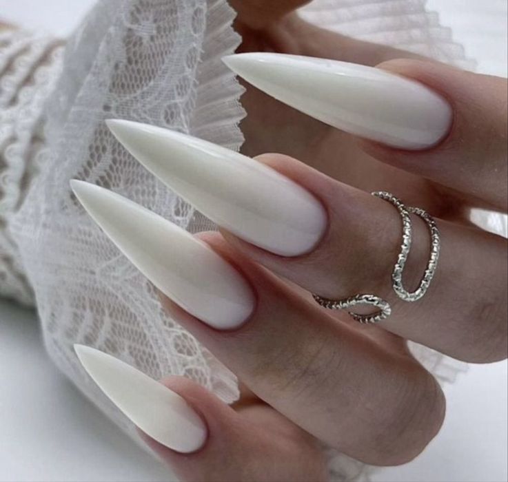 Манікюр,корекція,нарощування нігтів.