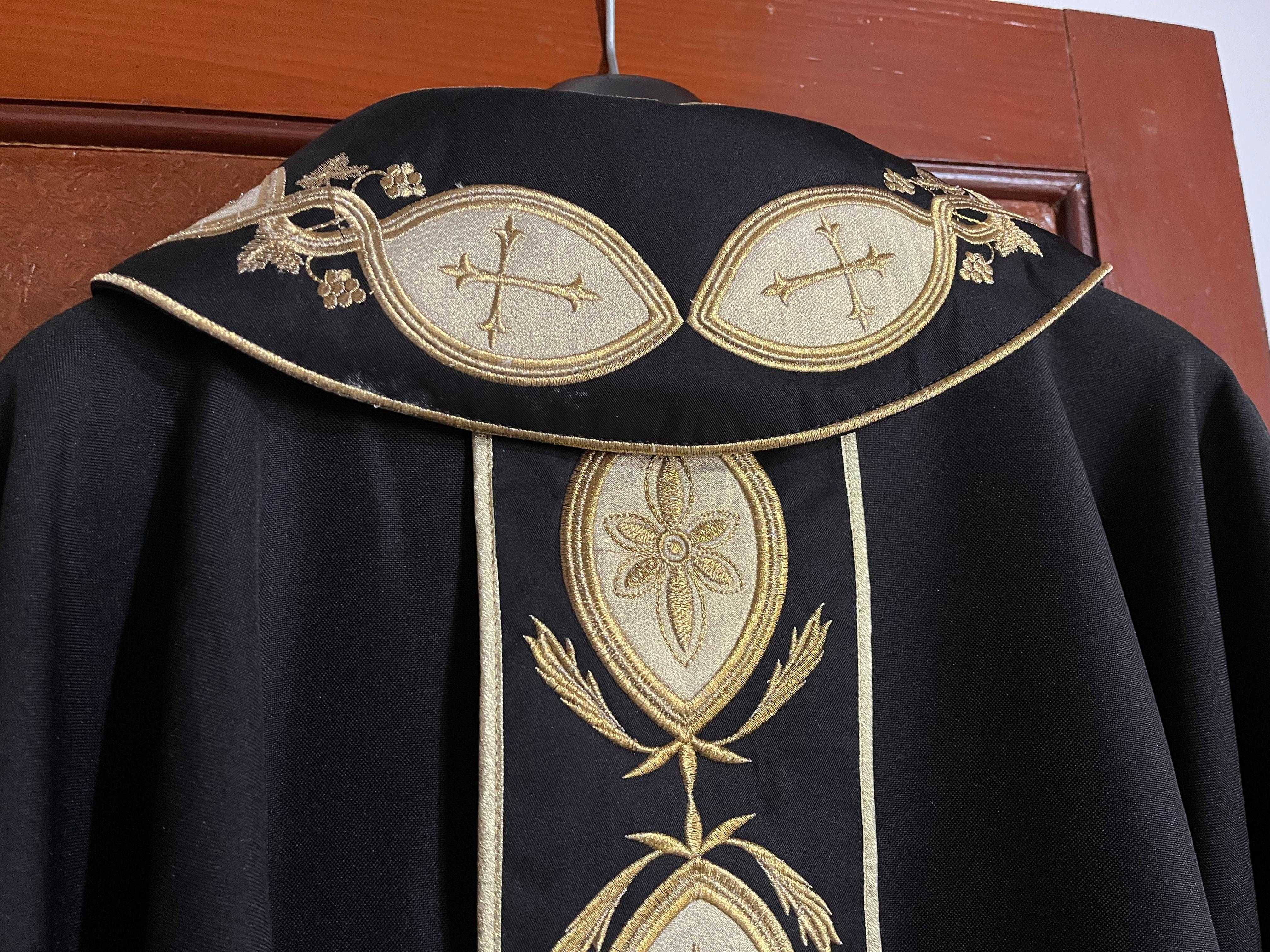 Casulas para Missa -  Branca e Preta