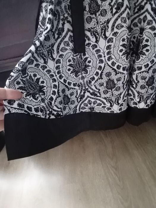 Sukienka elegancka czarno biała M