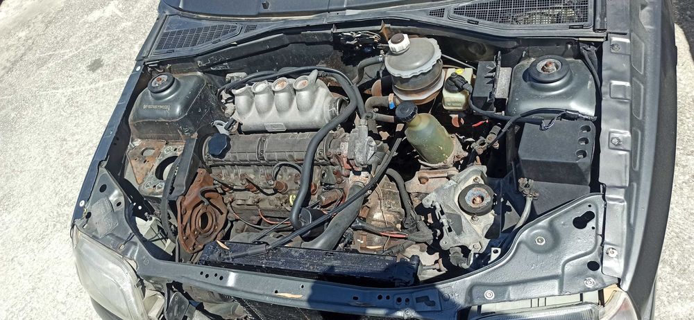 Para Peças Renault Clio I 1.9D de 1994 65 CV com boa mecânica