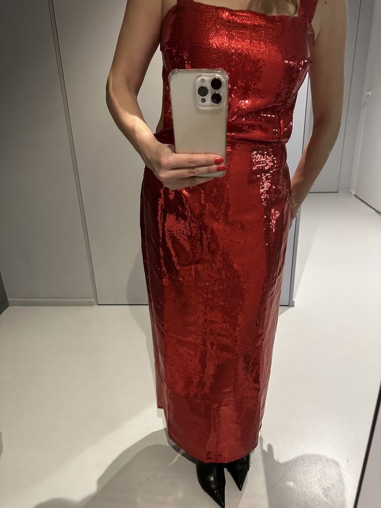 Czerwona sukienka cekiny