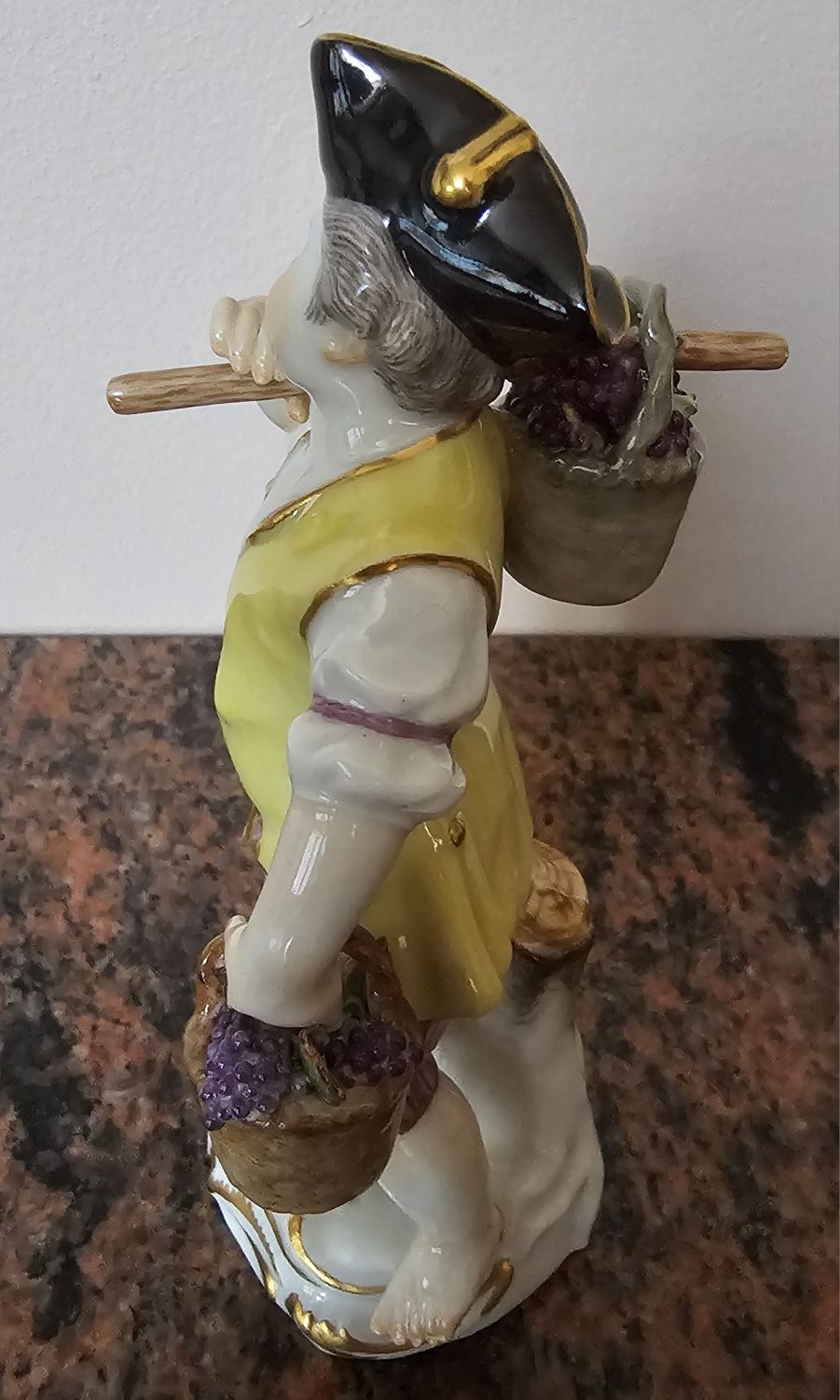Miśnia. Figurka zatytułowana " Syn Winiarza"