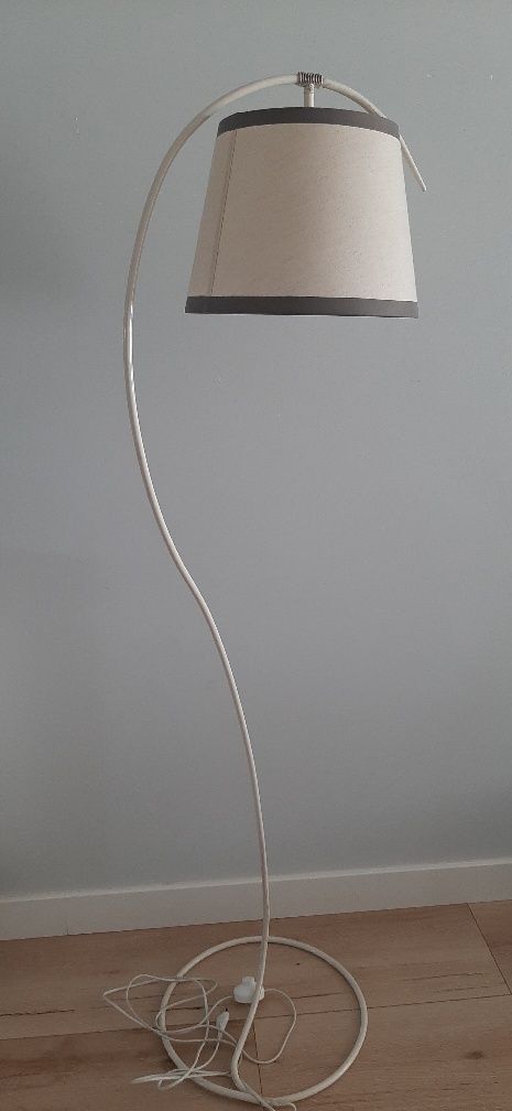 Lampa stojąca industrialna