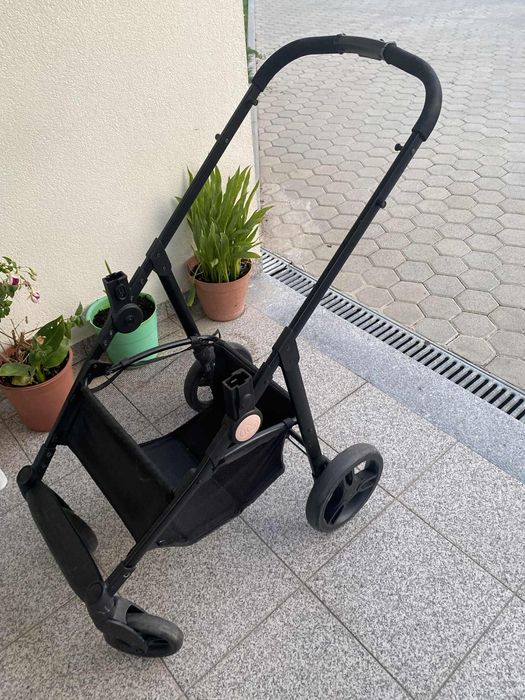 Carrinho ,ovo e alcofa