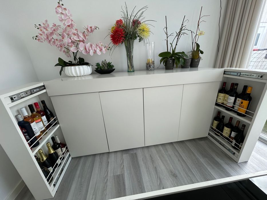 Mesa + 6 cadeiras + aparador