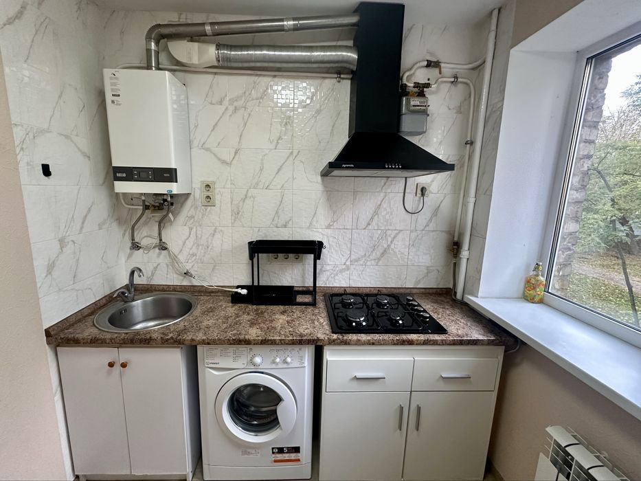 Продам 1 к кв в сталінці  Багговутівська Центр Світло не вимикають!